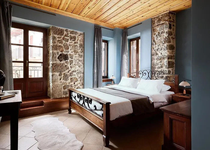 Stone Suites By White Hills